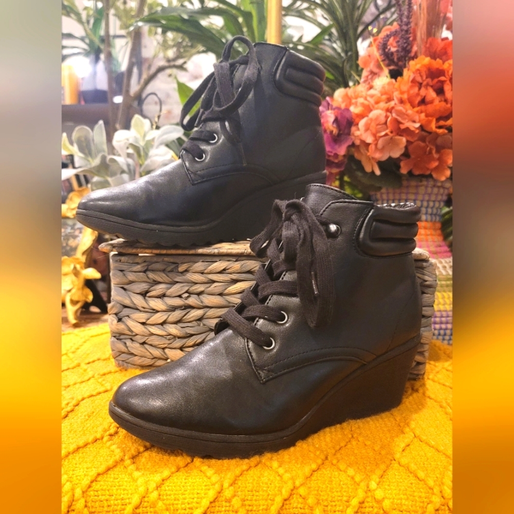 Bongo Booties, Size 9, Black, EUC